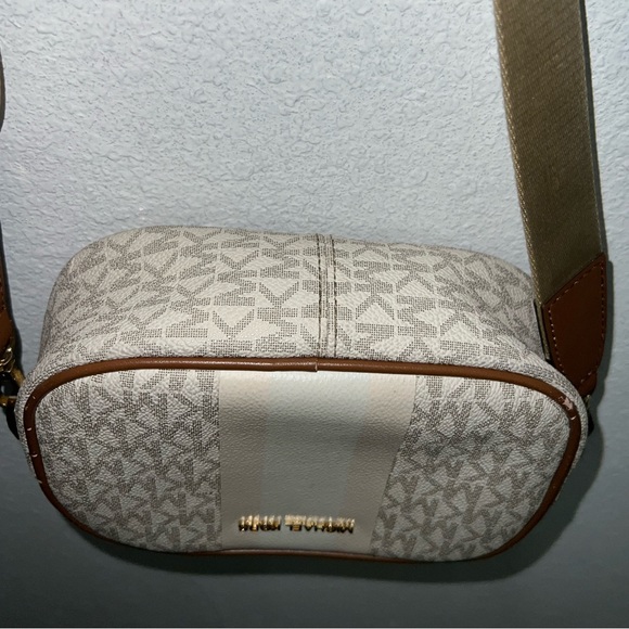 Original Michael Kors Crossbody - Picture 4 of 8